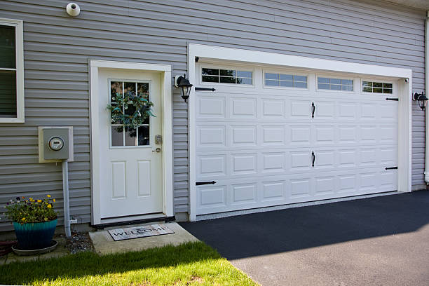 24/7 Emergency Garage Door Panel Replacement experts in Lapeer, MI
